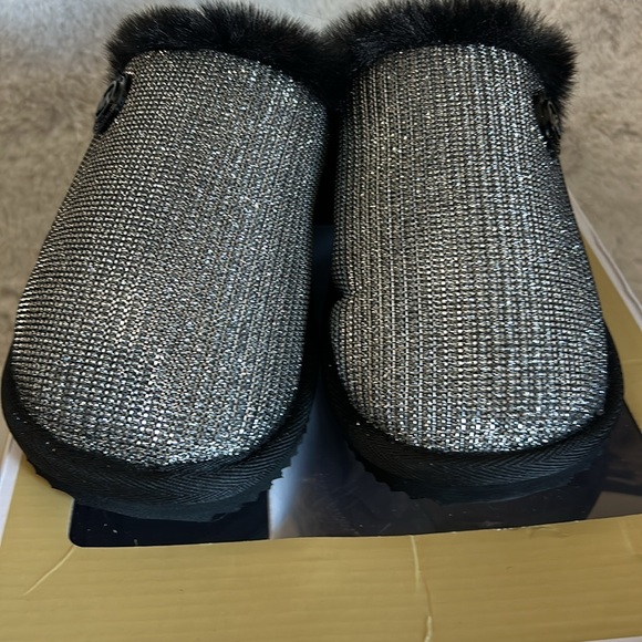 Michael Kors Janis Slippers in silver and black NIB - Picture 8 of 10
